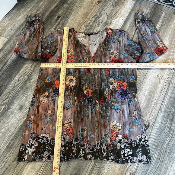 TOLANI COLLECTION V Neck Oversized Floral Tunic Modal Size Medium - Picture 7 of 9